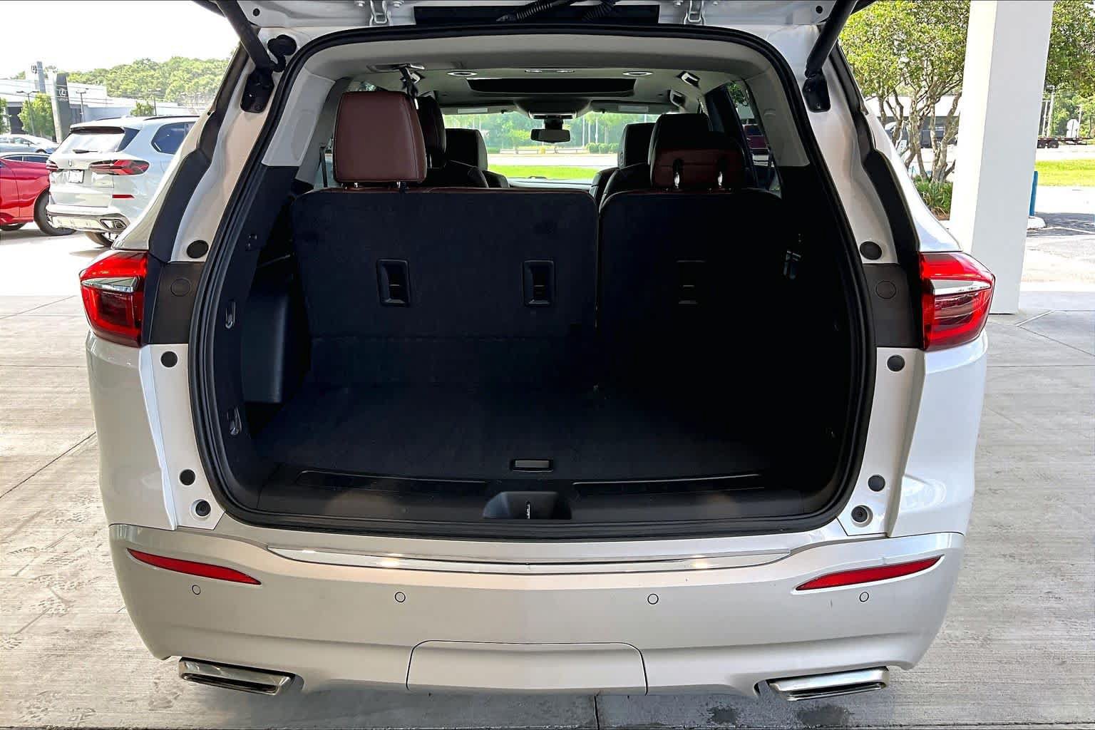 Used 2019 Buick Enclave Avenir w/ Avenir Technology Package AWD/4WD image 34