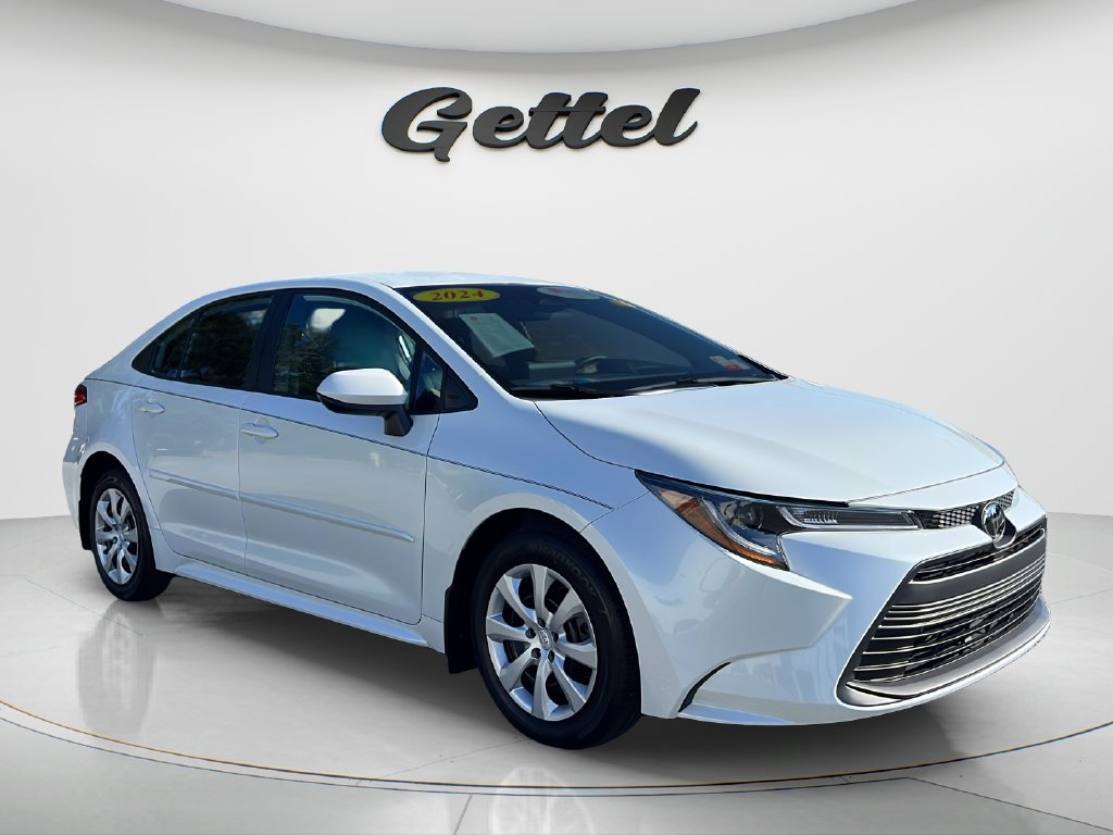 Used 2024 Toyota Corolla LE FWD image 3
