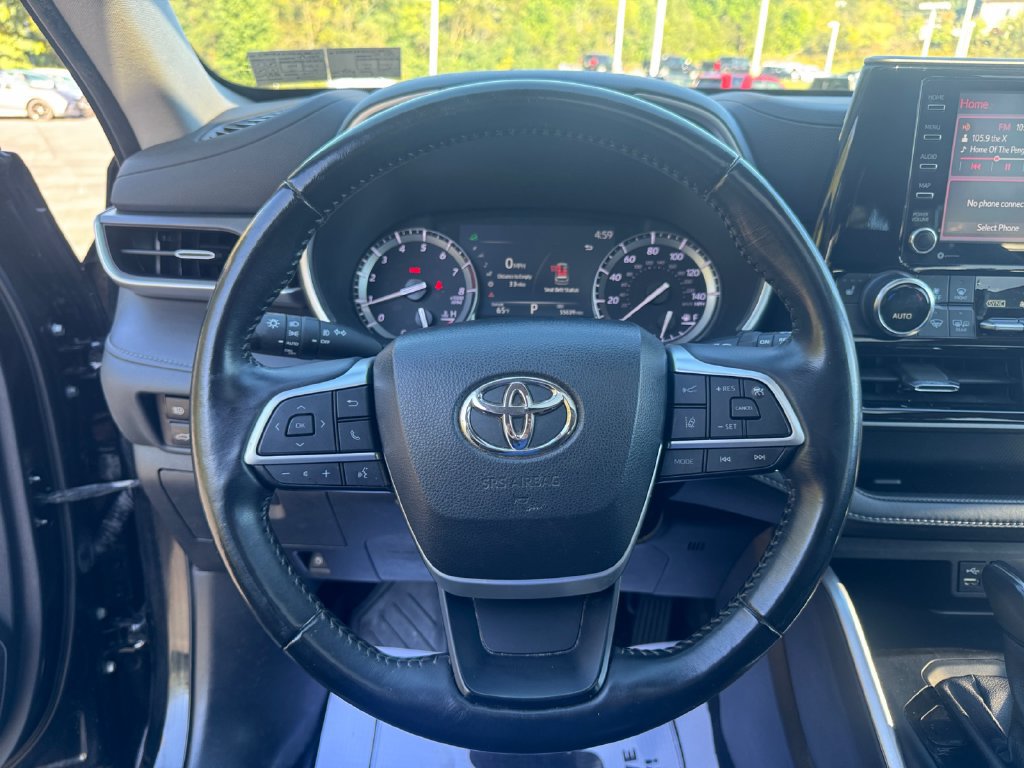 Used 2022 Toyota Highlander XLE AWD/4WD image 14