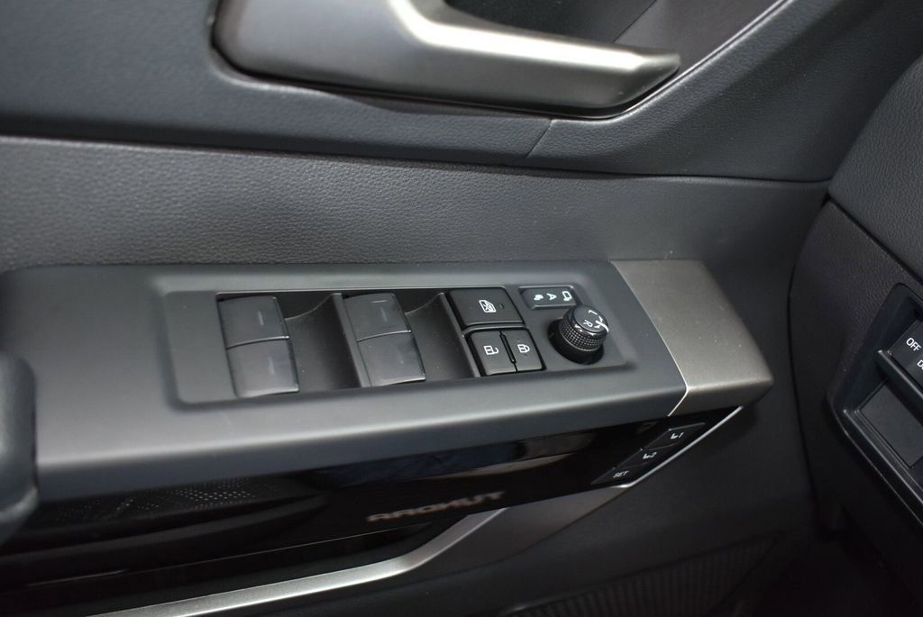 Used 2024 Toyota Tundra Limited AWD/4WD image 28