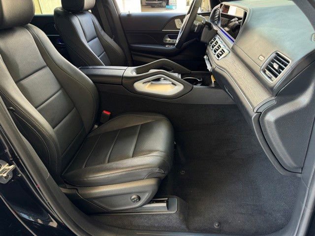 Used 2025 Mercedes-Benz GLS 450 4MATIC image 16