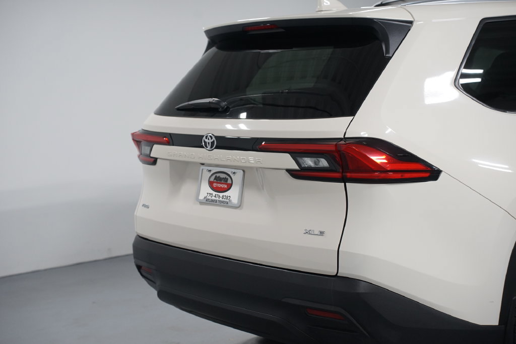 Certified 2024 Toyota Grand Highlander AWD image 9
