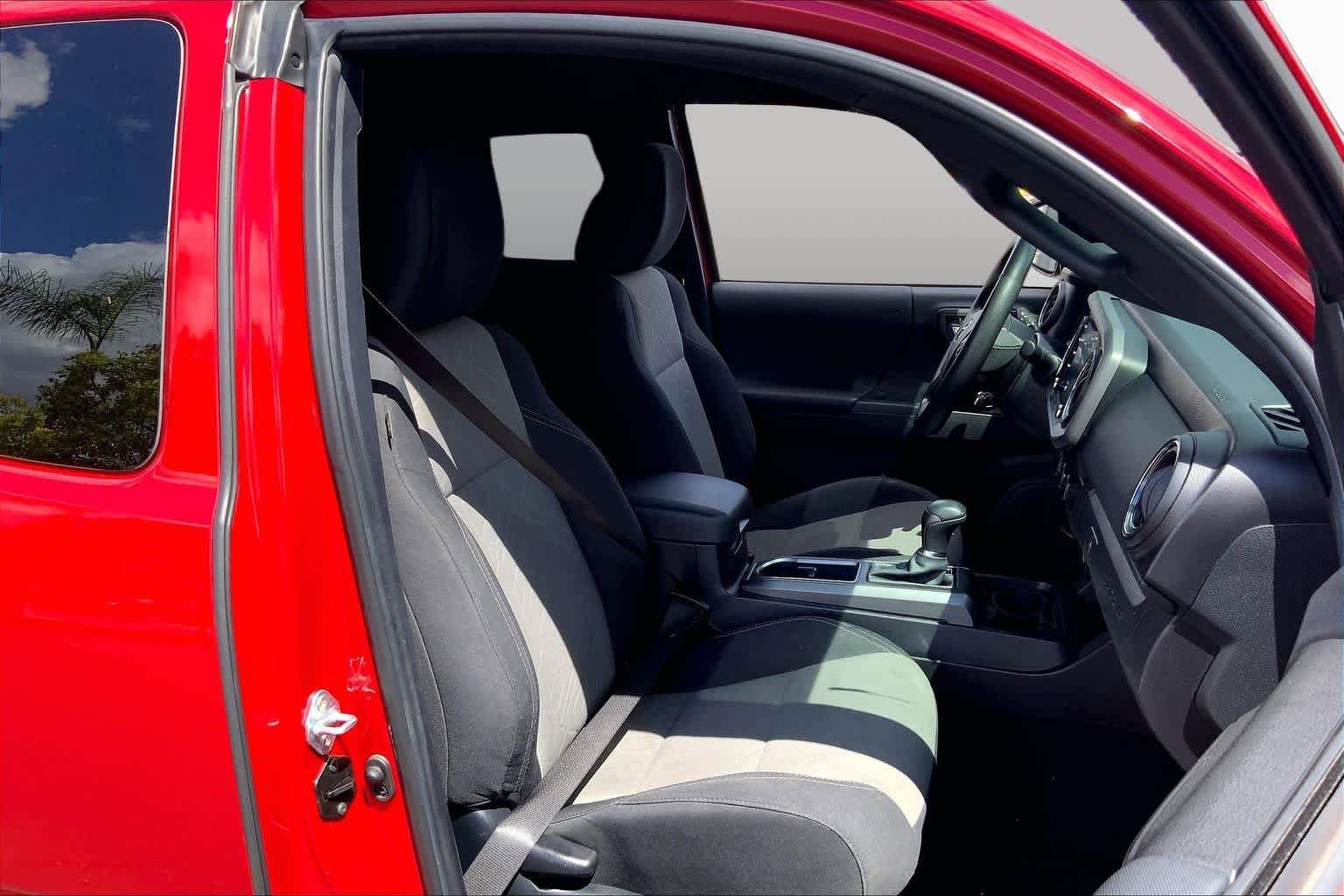 Used 2022 Toyota Tacoma TRD Sport w/ TRD Premium Sport Package RWD image 8
