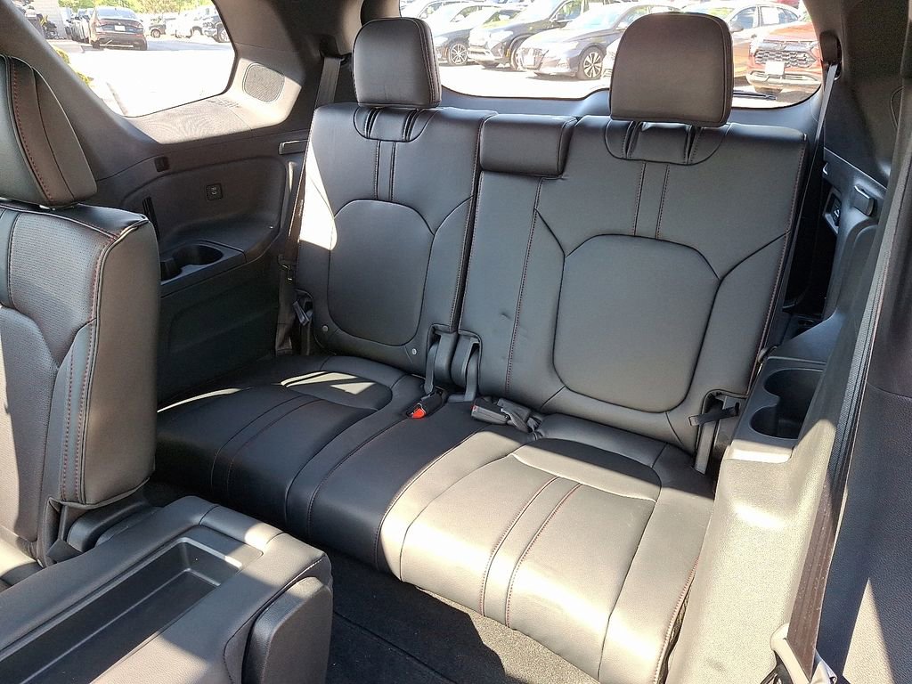 Used 2025 Honda Pilot Black Edition image 8
