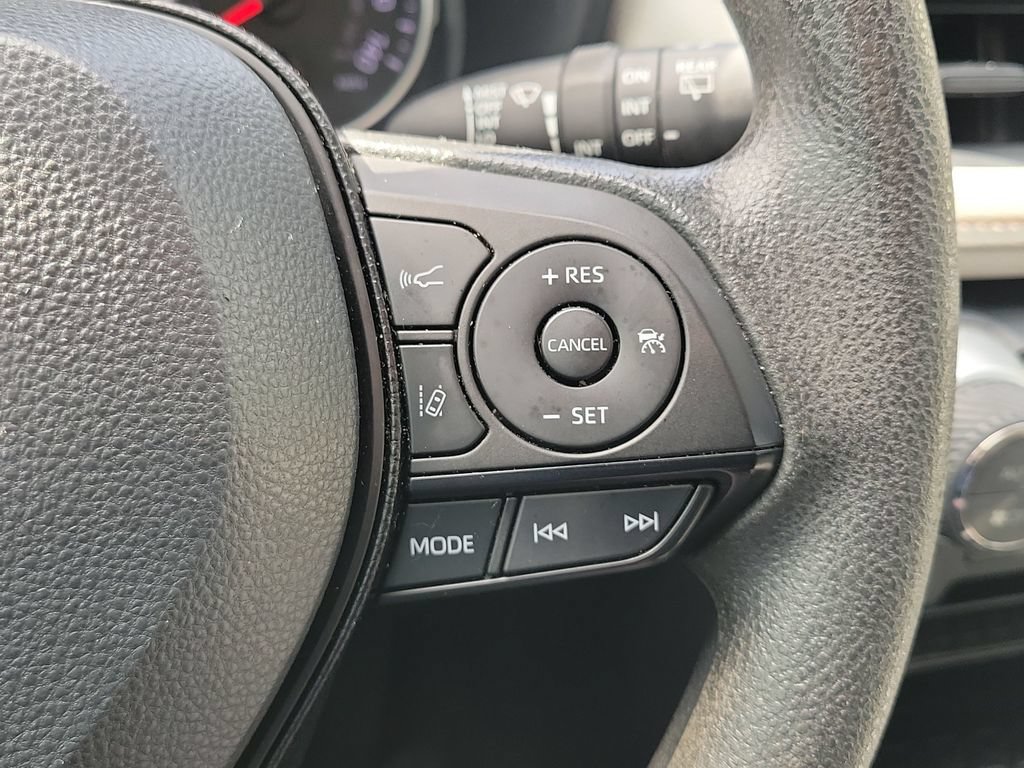 Used 2021 Toyota RAV4 XLE FWD image 10