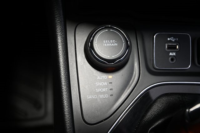 Used 2020 Jeep Cherokee Latitude Plus image 23