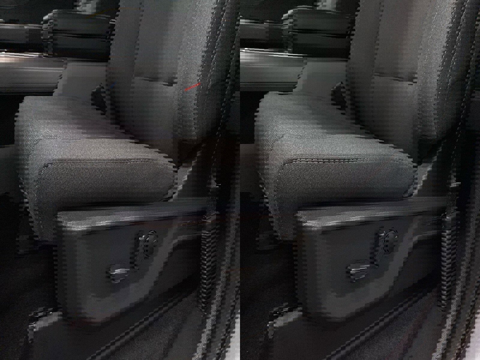 New 2025 Ford F150 XLT w/ Equipment Group 302A MID image 38