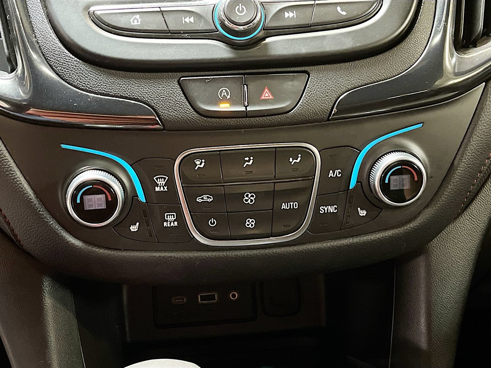 Used 2024 Chevrolet Equinox RS AWD/4WD image 15