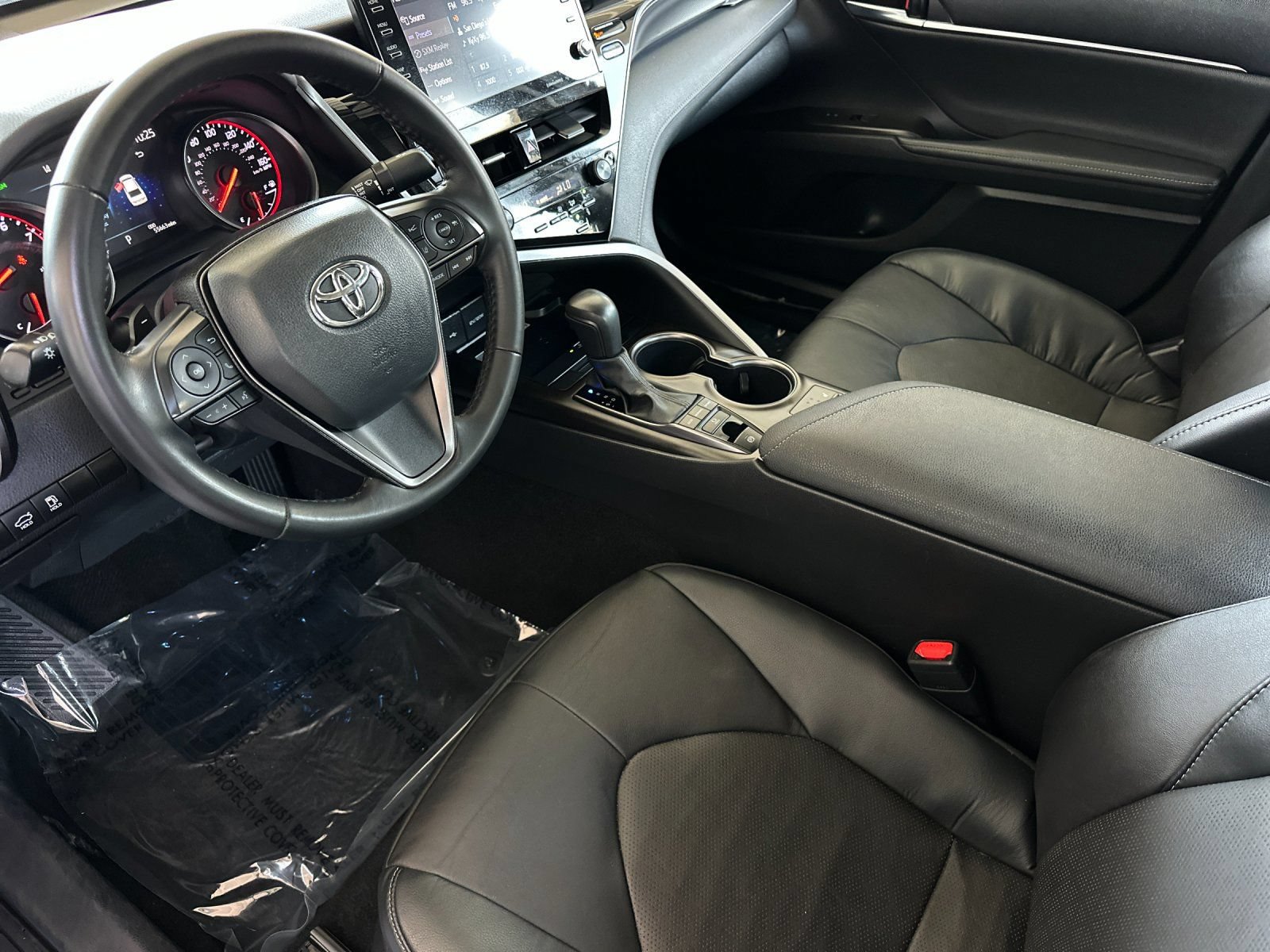 Used 2024 Toyota Camry XSE FWD image 9