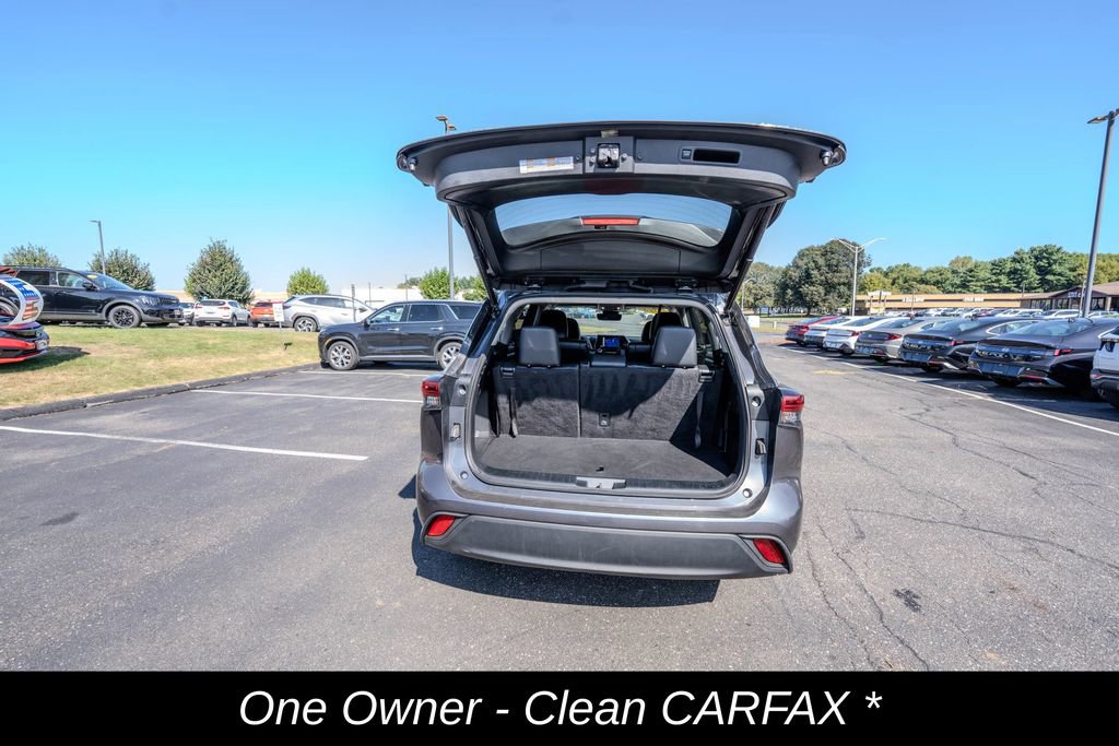 Used 2023 Toyota Highlander XLE image 11