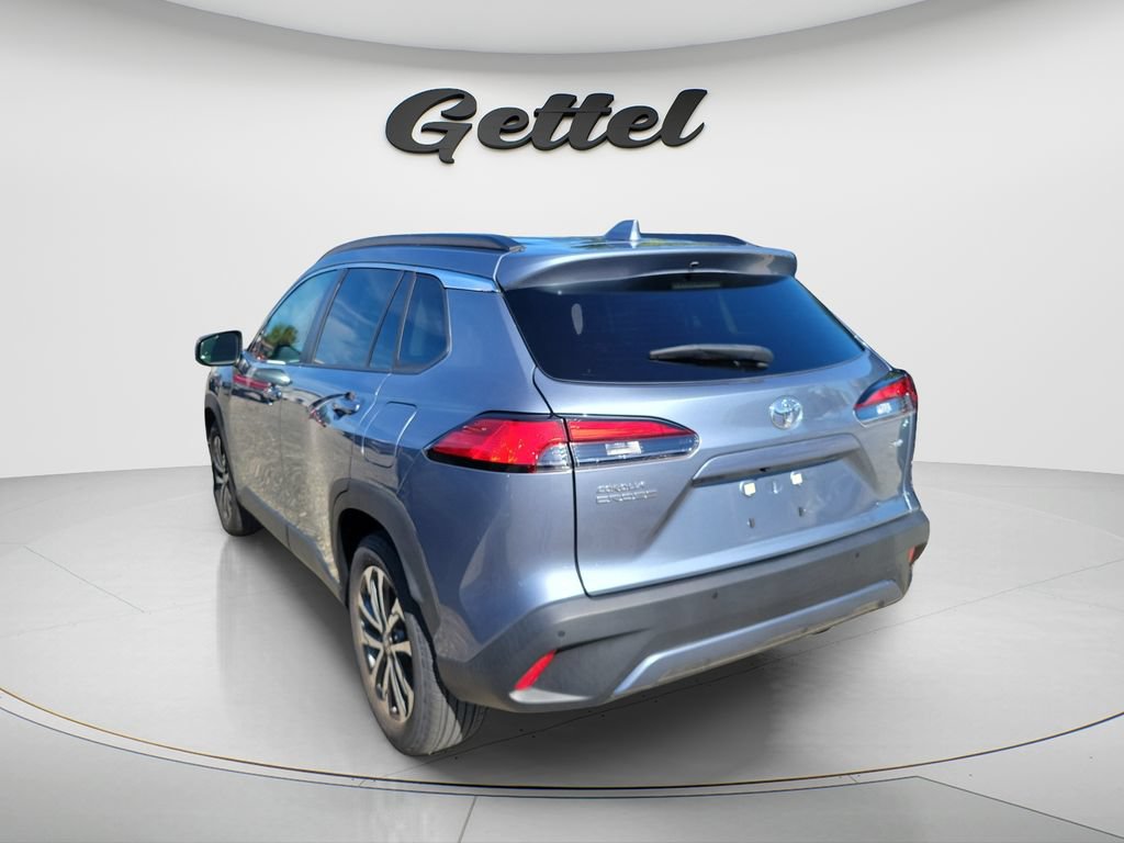 Used 2023 Toyota Corolla Cross XLE w/ Convenience Package FWD image 4