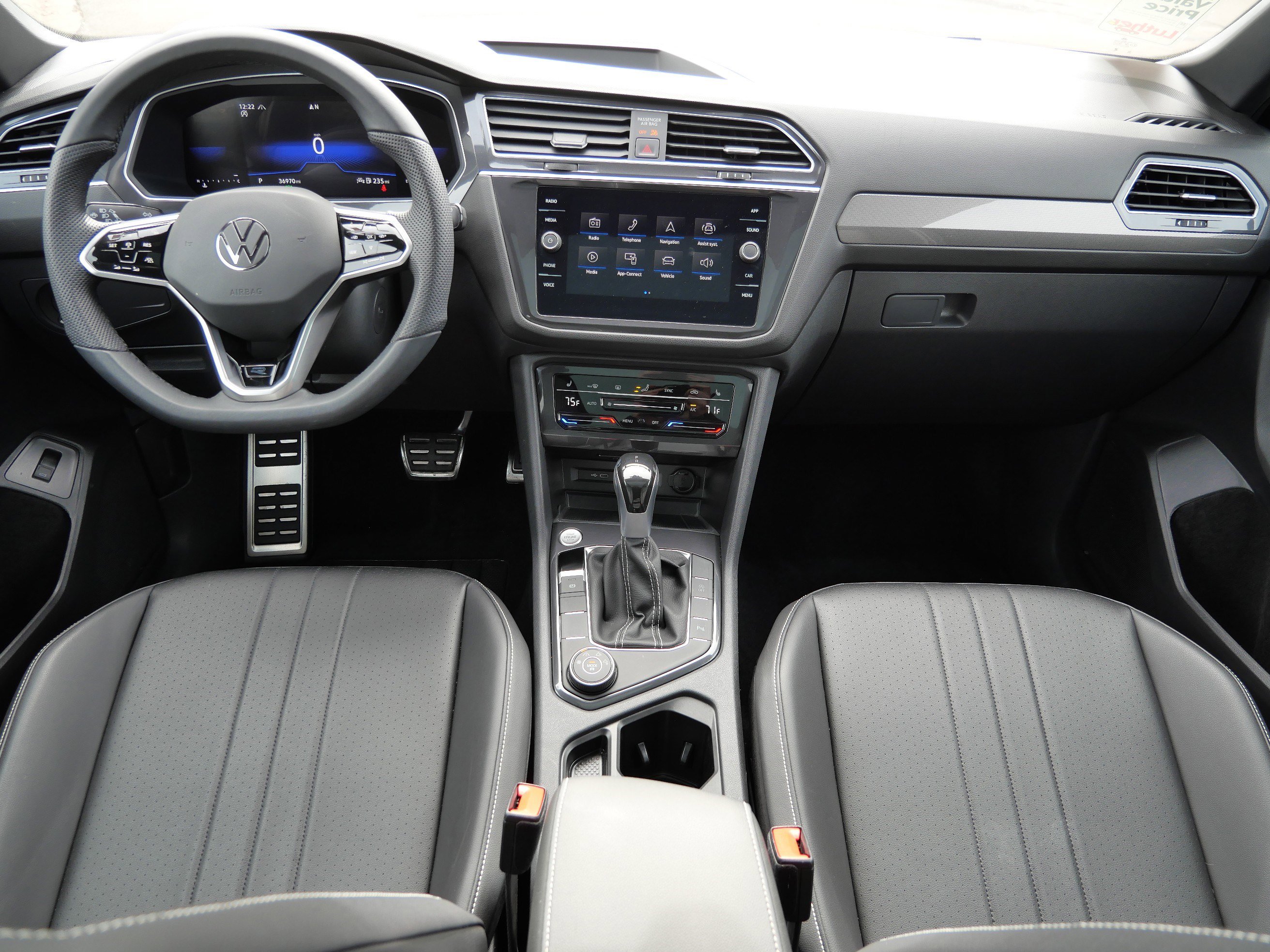 Certified 2024 Volkswagen Tiguan SE R-Line image 10