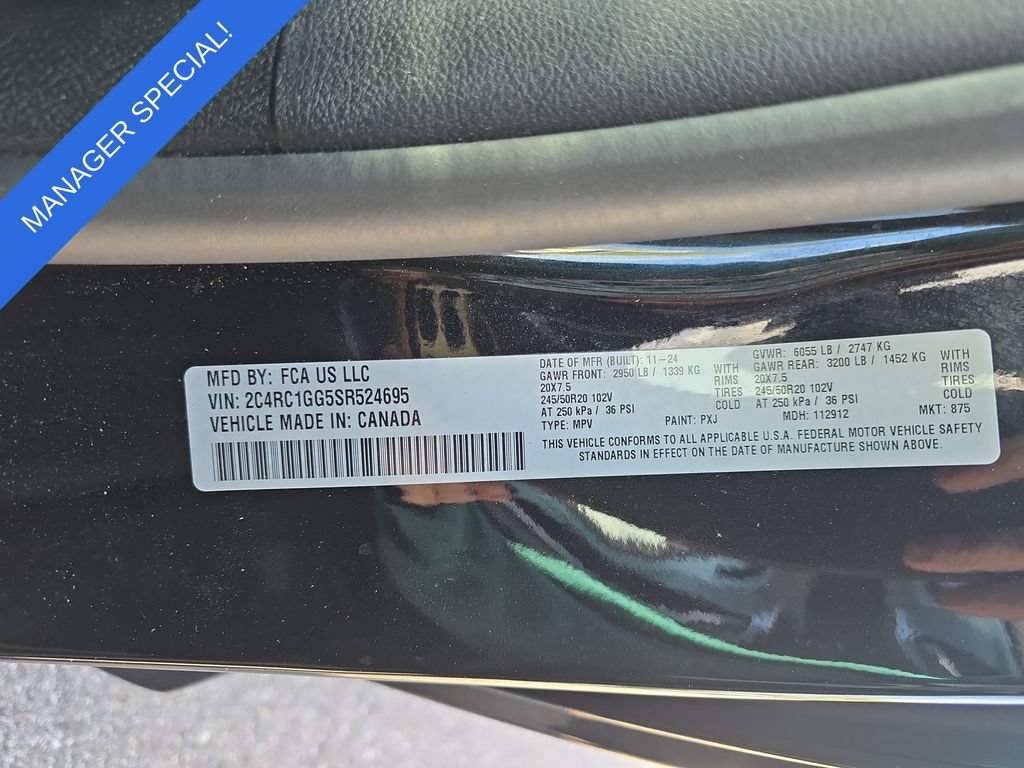 Used 2025 Chrysler Pacifica Limited FWD image 39