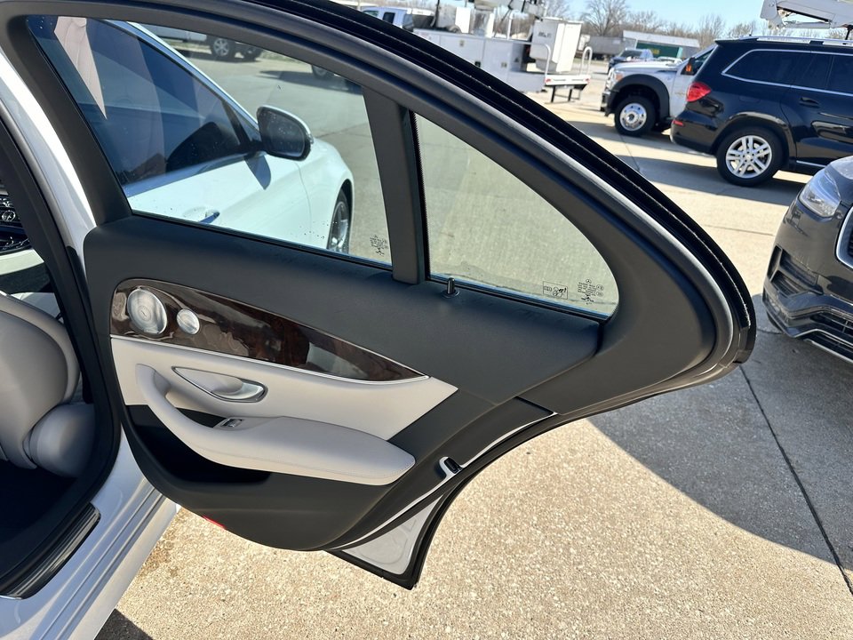 Used 2017 Mercedes-Benz E 300 4MATIC image 16