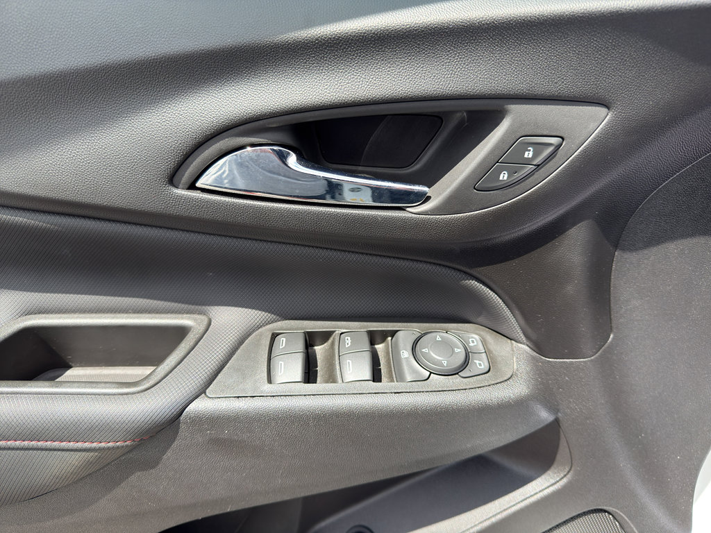 Used 2022 Chevrolet Equinox RS w/ RS Leather Package image 10