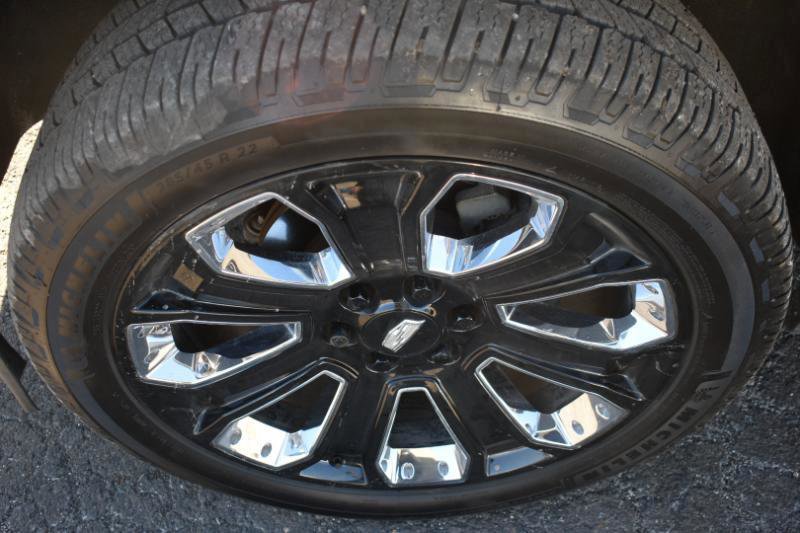 Used 2019 Cadillac Escalade ESV Luxury image 16