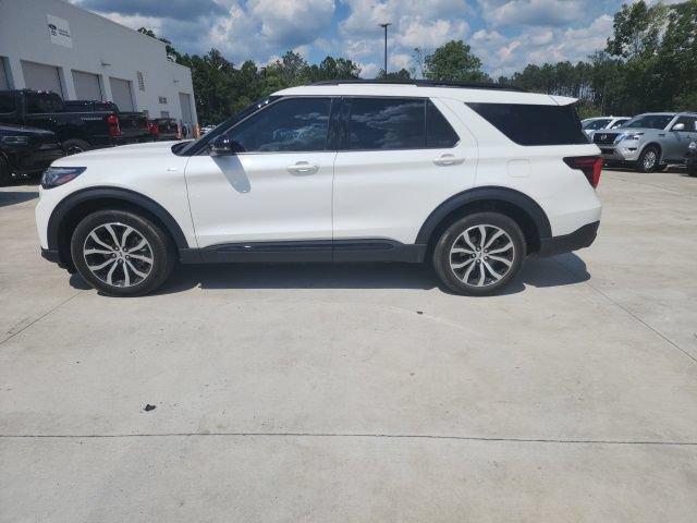 Certified 2025 Ford Explorer ST-Line AWD/4WD image 9