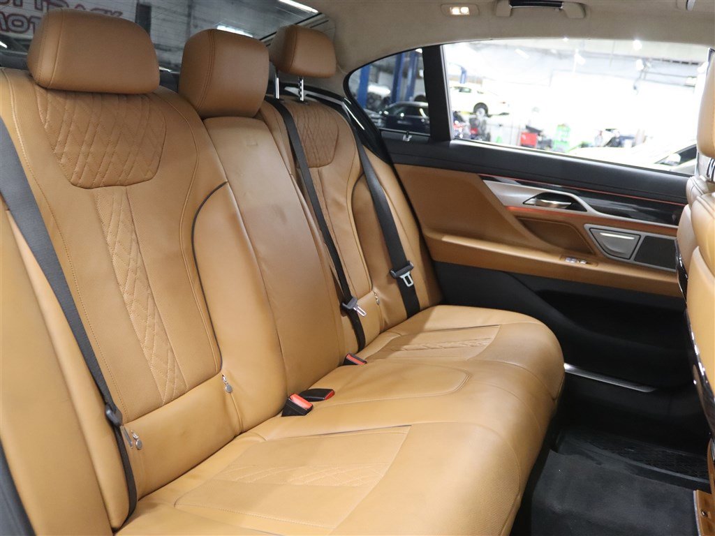 Used 2018 BMW 750Li xDrive w/ Executive Package AWD/4WD image 16