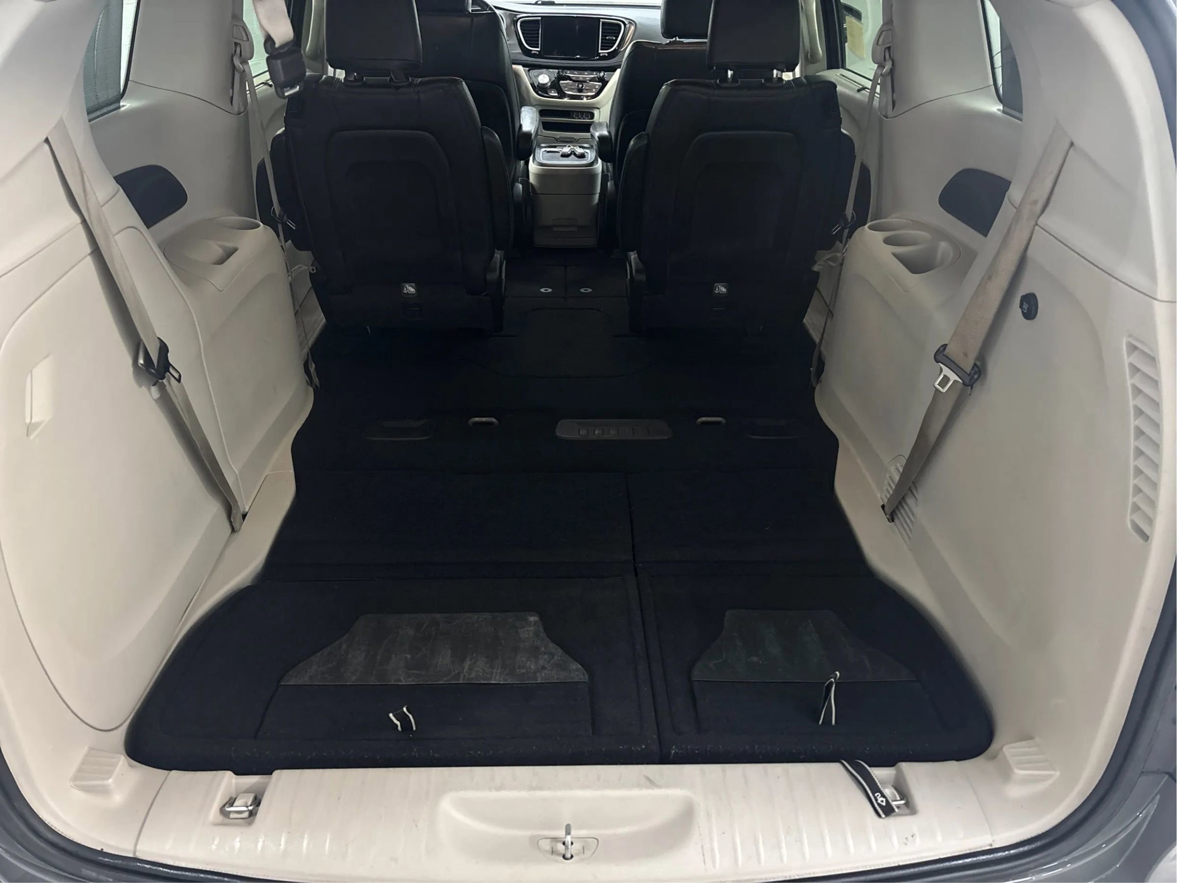 Used 2021 Chrysler Pacifica Touring-L image 13