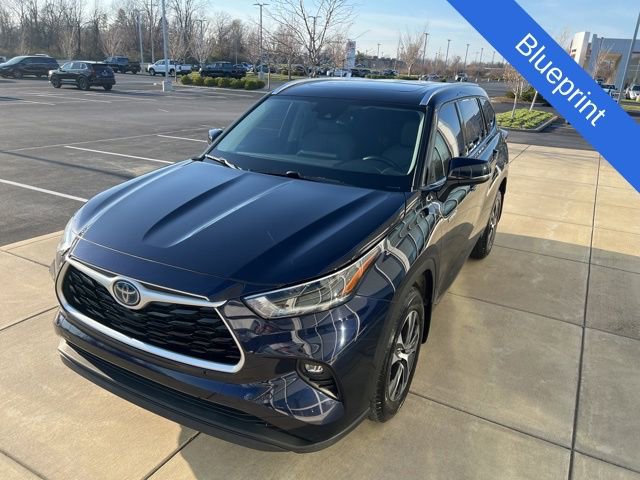Used 2021 Toyota Highlander XLE AWD/4WD image 3