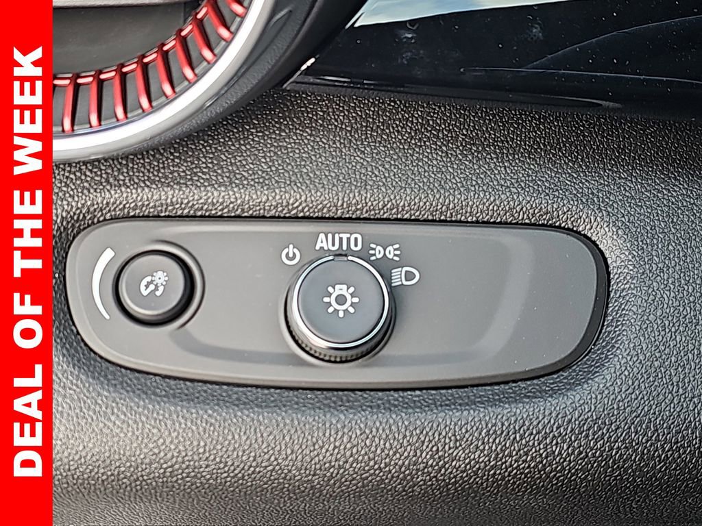 New 2025 Chevrolet Trax RS w/ Sunroof Package image 24