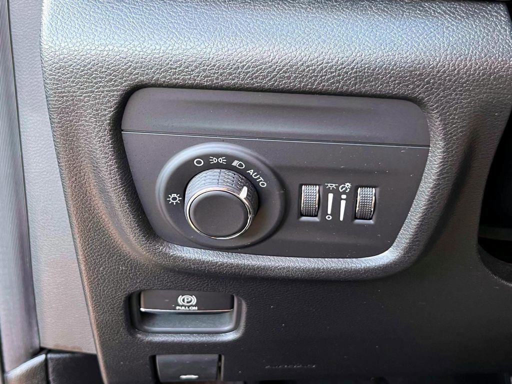 Certified 2023 Jeep Grand Cherokee L Laredo image 20