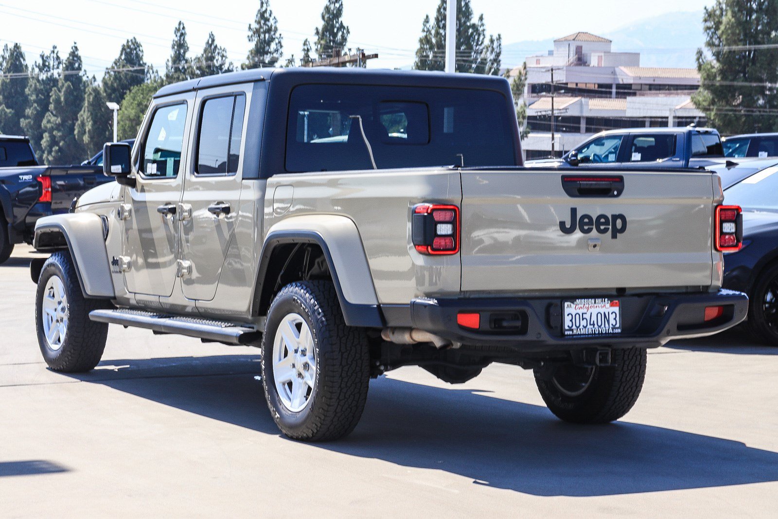 Used 2022 Jeep Gladiator Sport AWD/4WD image 5