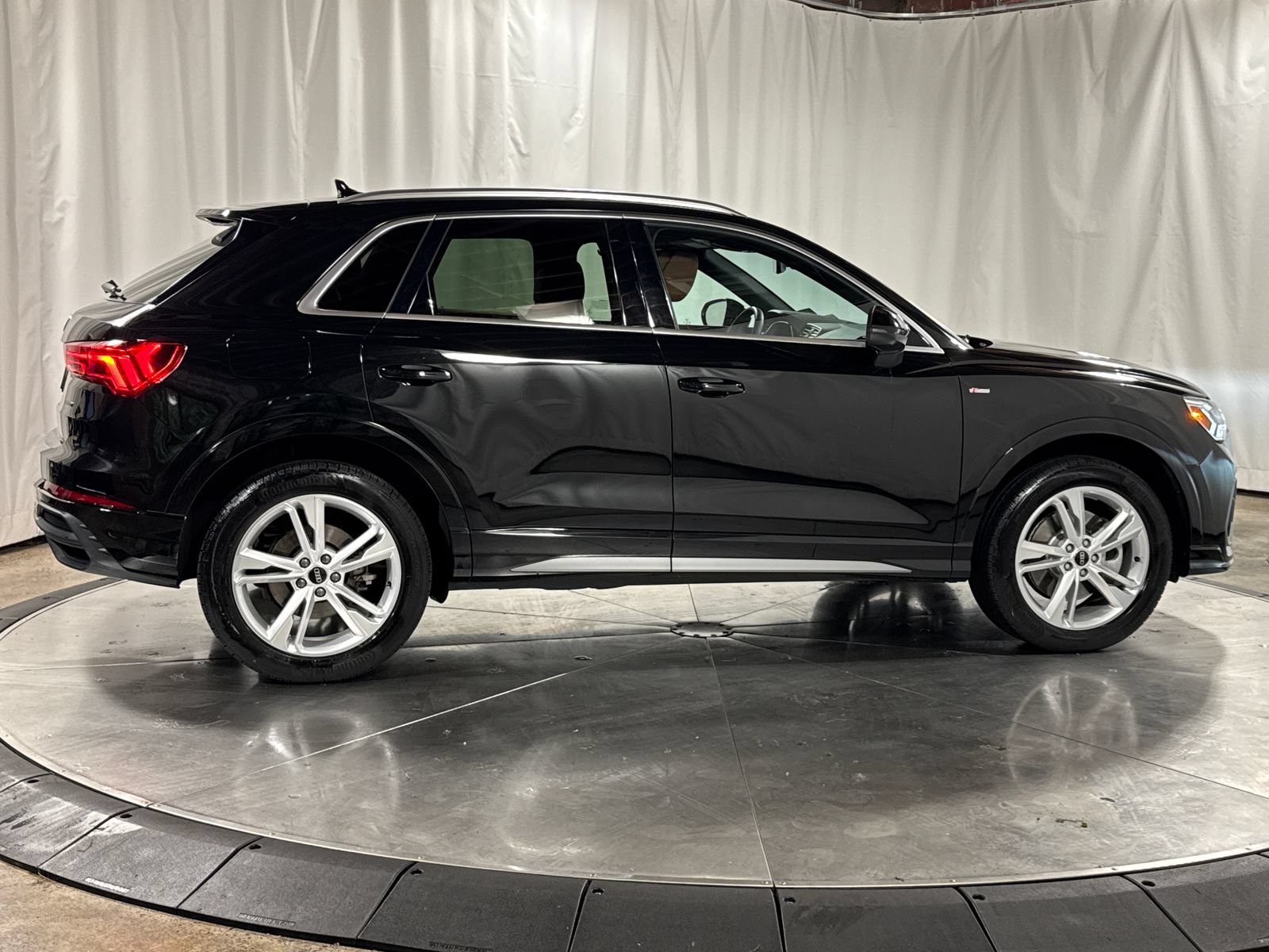 Used 2024 Audi Q3 2.0T Premium Plus AWD/4WD image 13