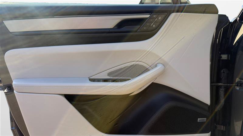 Used 2024 Porsche Macan 4 Electric AWD/4WD image 11