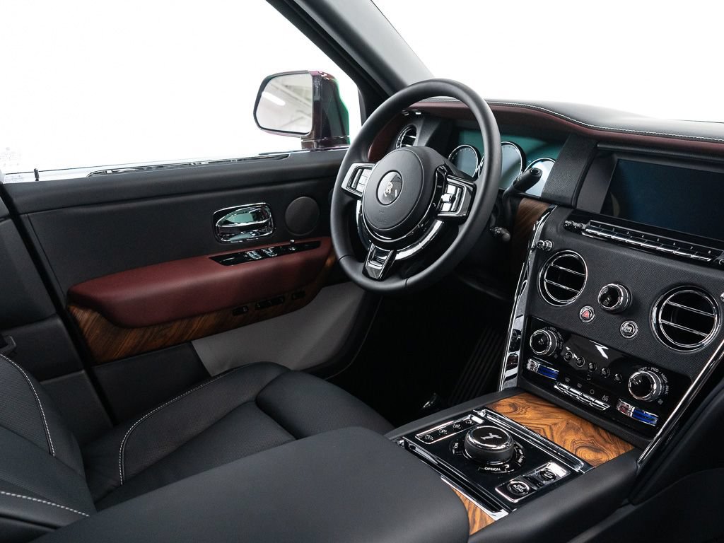 Certified 2023 Rolls-Royce Cullinan AWD/4WD image 34