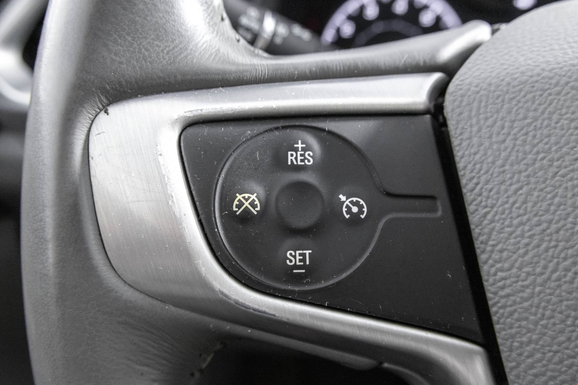 Used 2018 GMC Acadia SLE FWD image 25