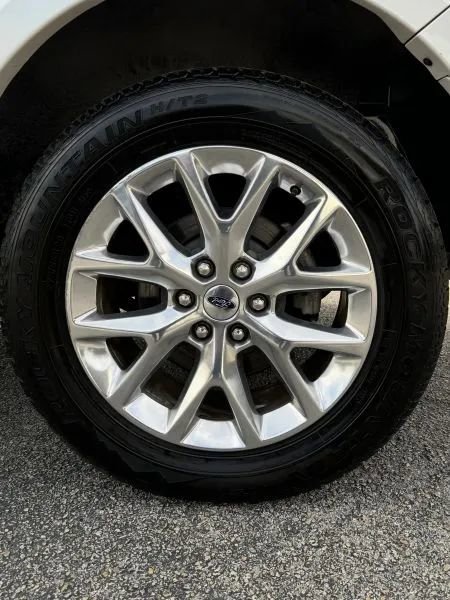 Used 2017 Ford Expedition Limited w/ Equipment Group 301A RWD image 15