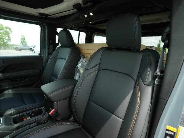 Used 2026 Jeep Wrangler Unlimited Sahara AWD/4WD image 36
