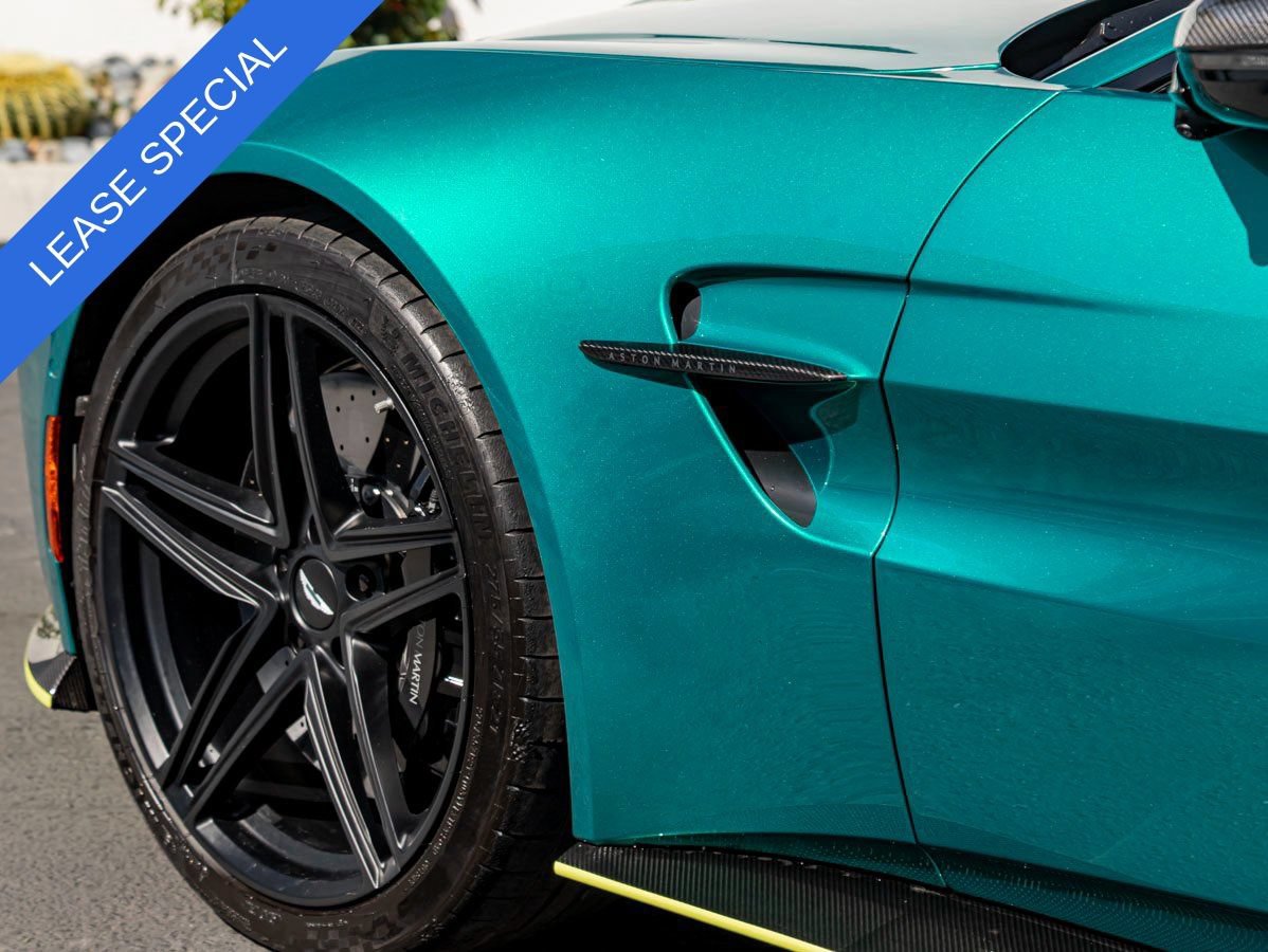 Used 2025 Aston Martin V8 Vantage Coupe RWD image 9