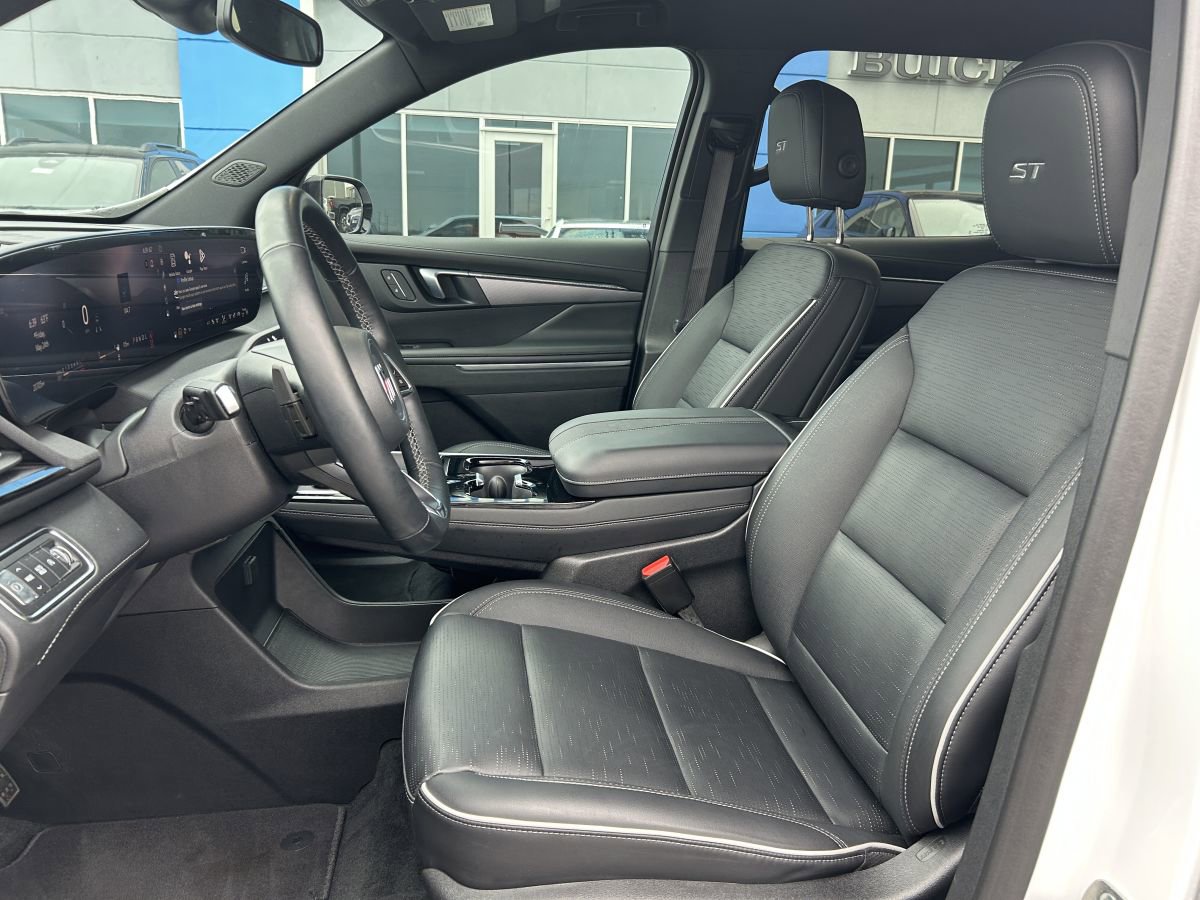 Used 2025 Buick Enclave Sport Touring w/ Power Package image 8