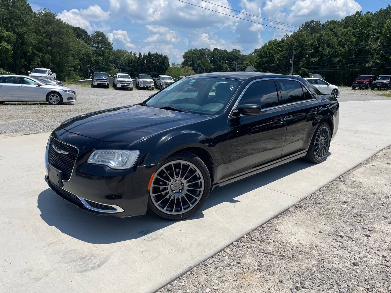 Used 2017 Chrysler 300 Limited RWD image 1