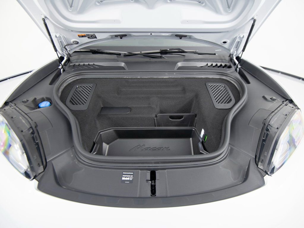 New 2026 Porsche Macan 4S Electric image 40