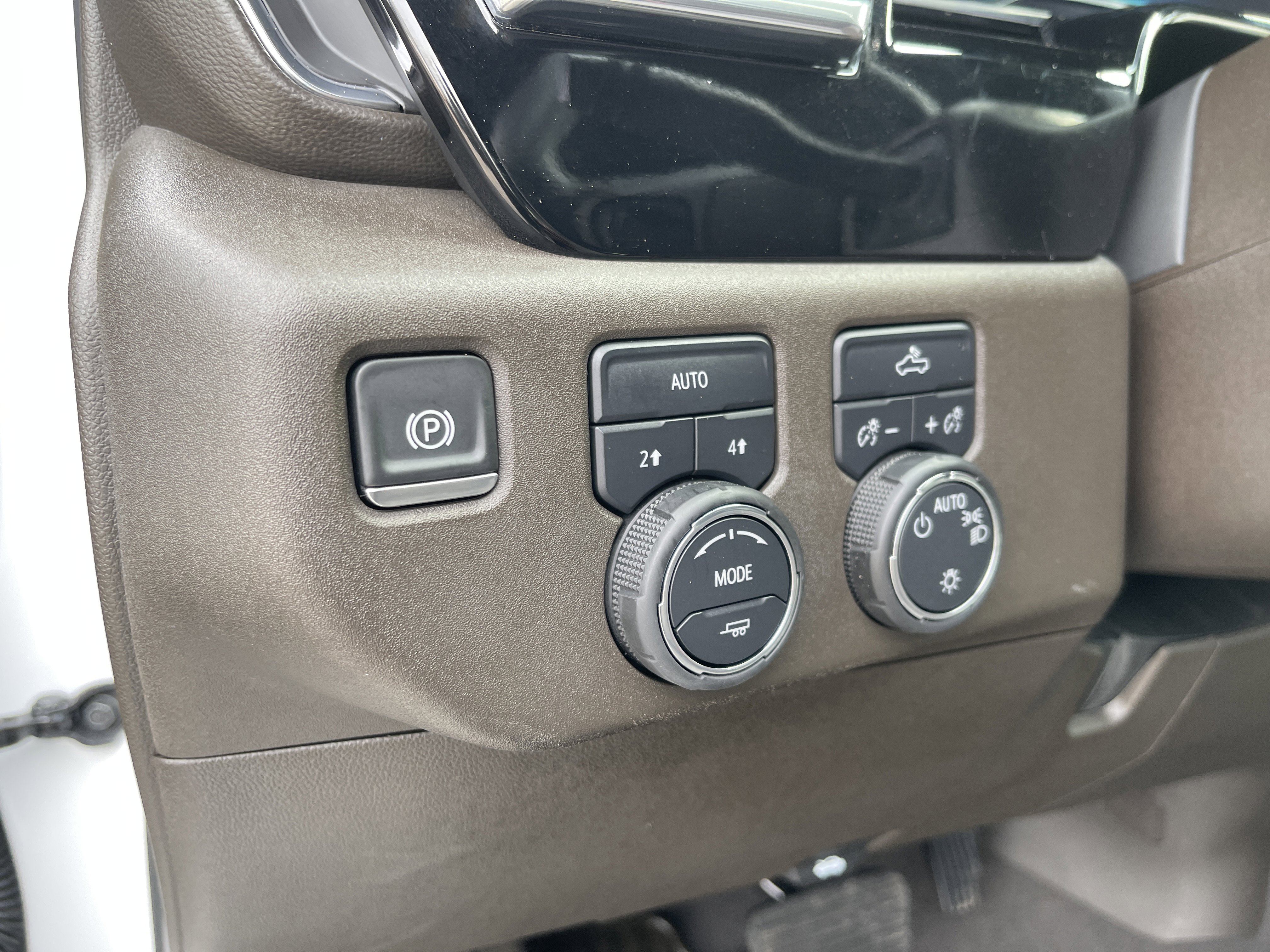 Used 2025 Chevrolet Silverado 1500 LT image 17