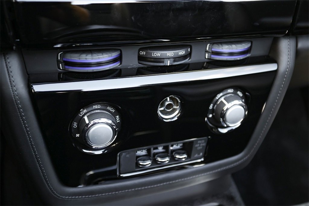 Used 2010 Rolls-Royce Phantom Drophead Coupe image 34