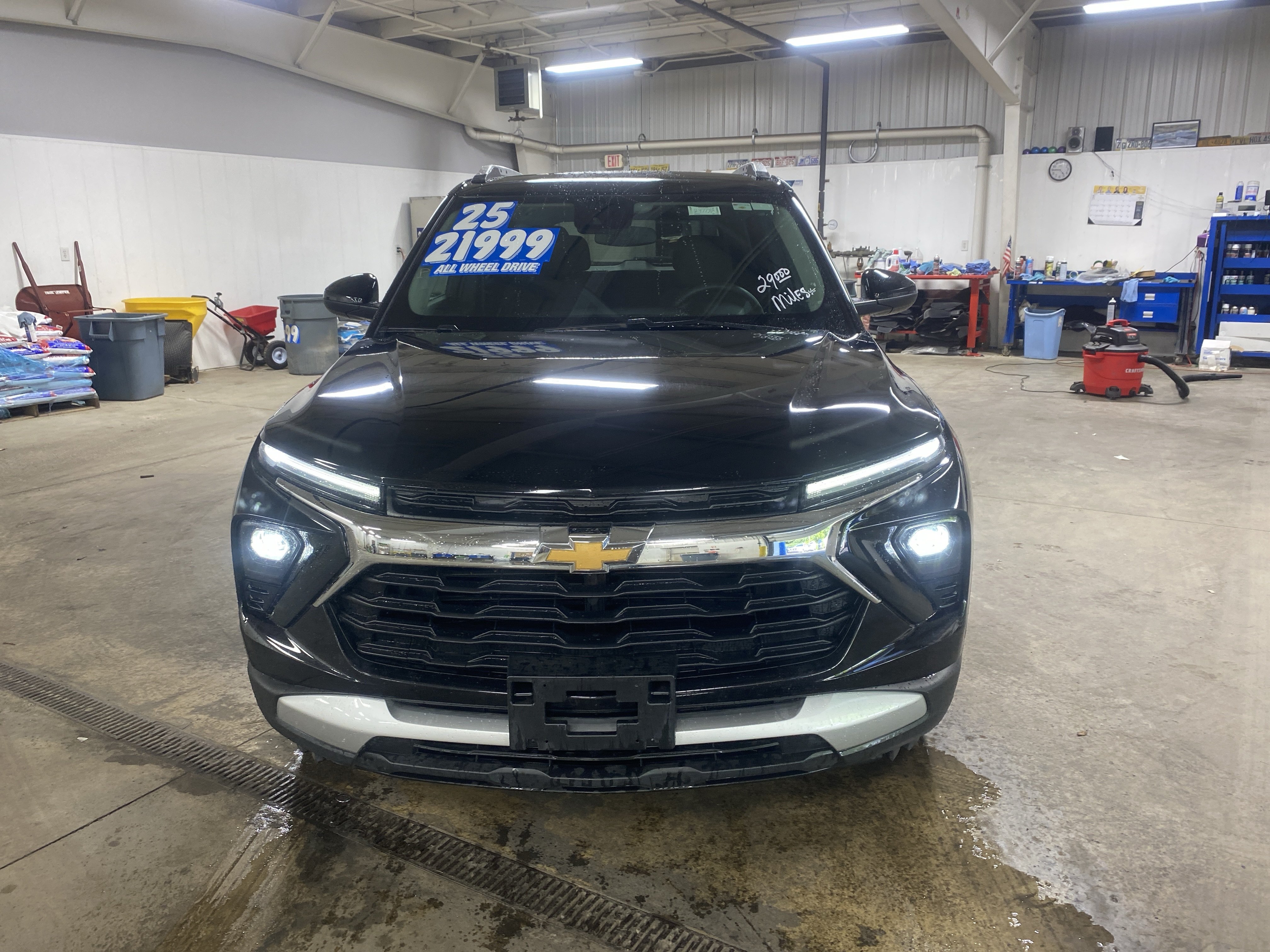 Used 2025 Chevrolet TrailBlazer LT AWD/4WD image 2
