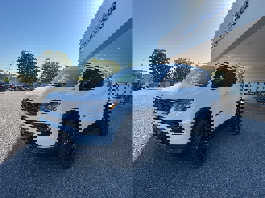 New 2026 Jeep Compass Latitude image 3