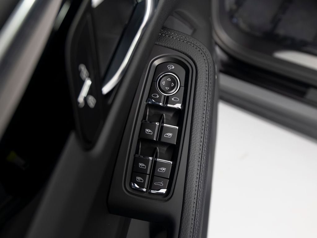 New 2026 Porsche Macan S AWD/4WD image 23