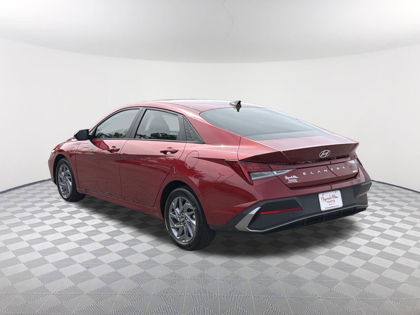 Used 2024 Hyundai Elantra Blue image 15