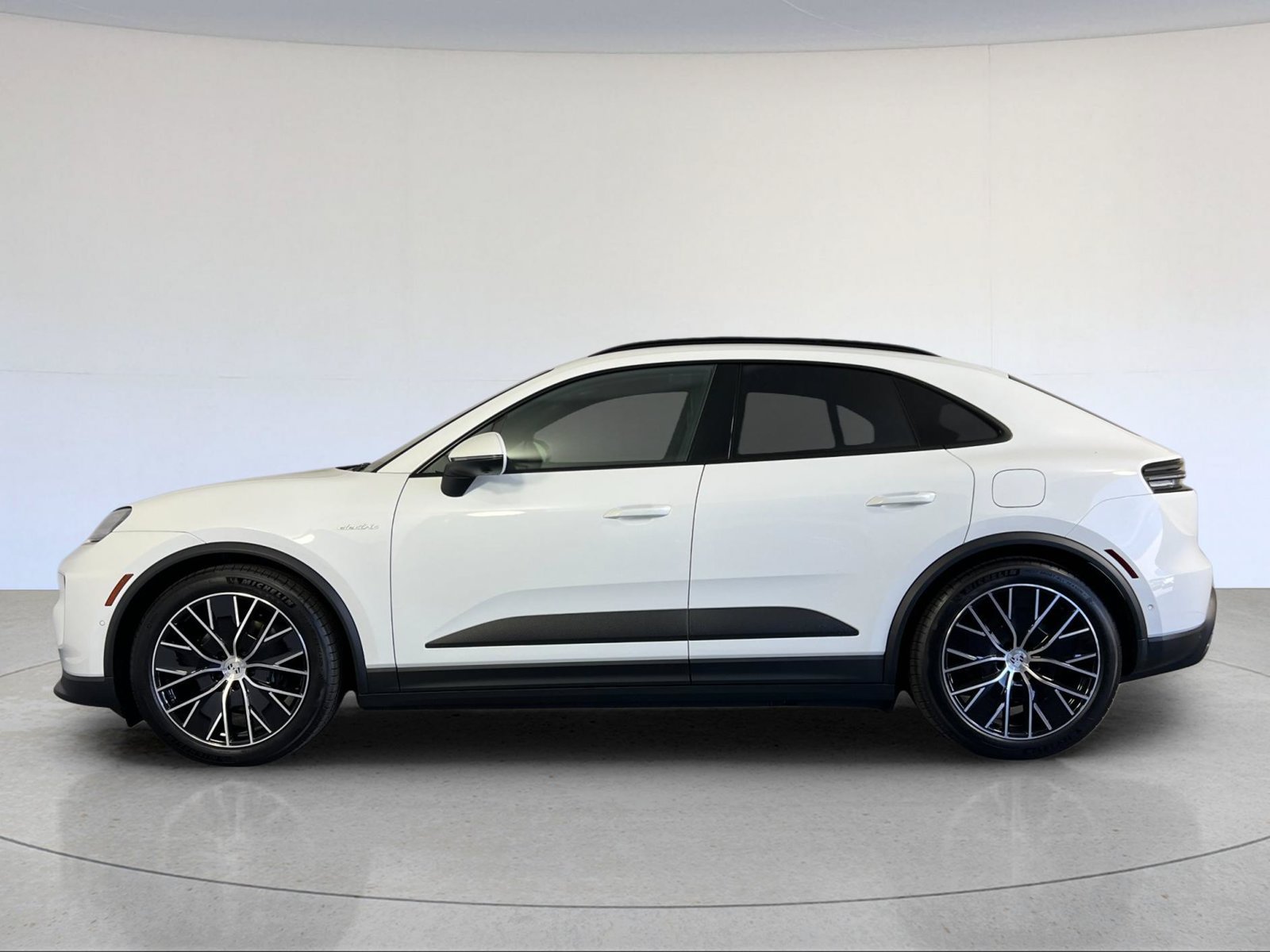 New 2026 Porsche Macan 4 Electric AWD/4WD image 2