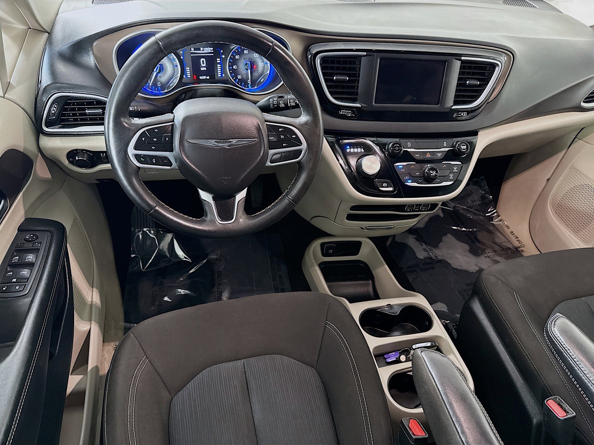 Used 2022 Chrysler Voyager LX FWD image 17