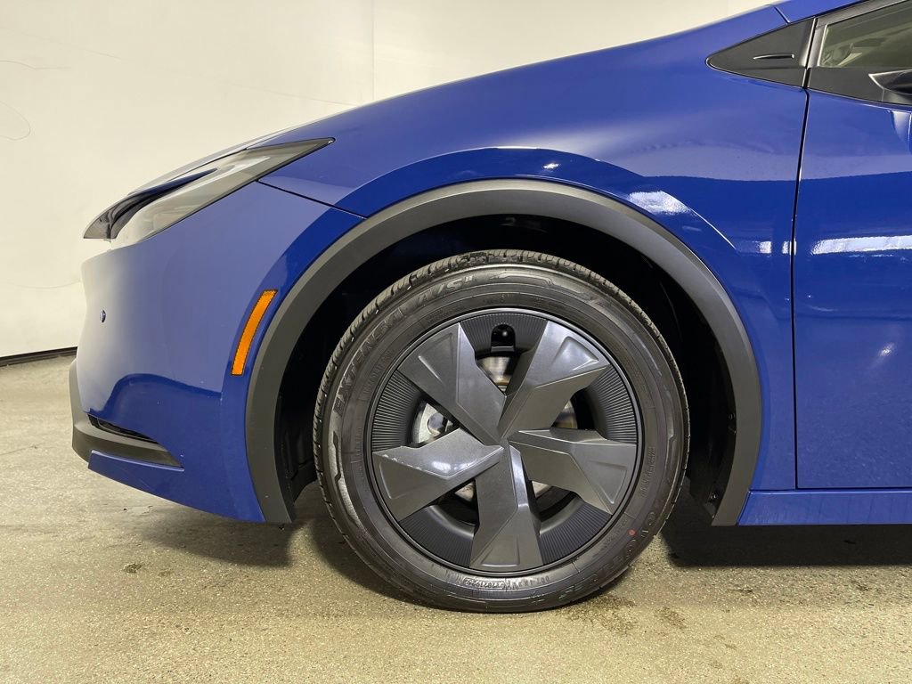 Used 2025 Toyota Prius LE image 11