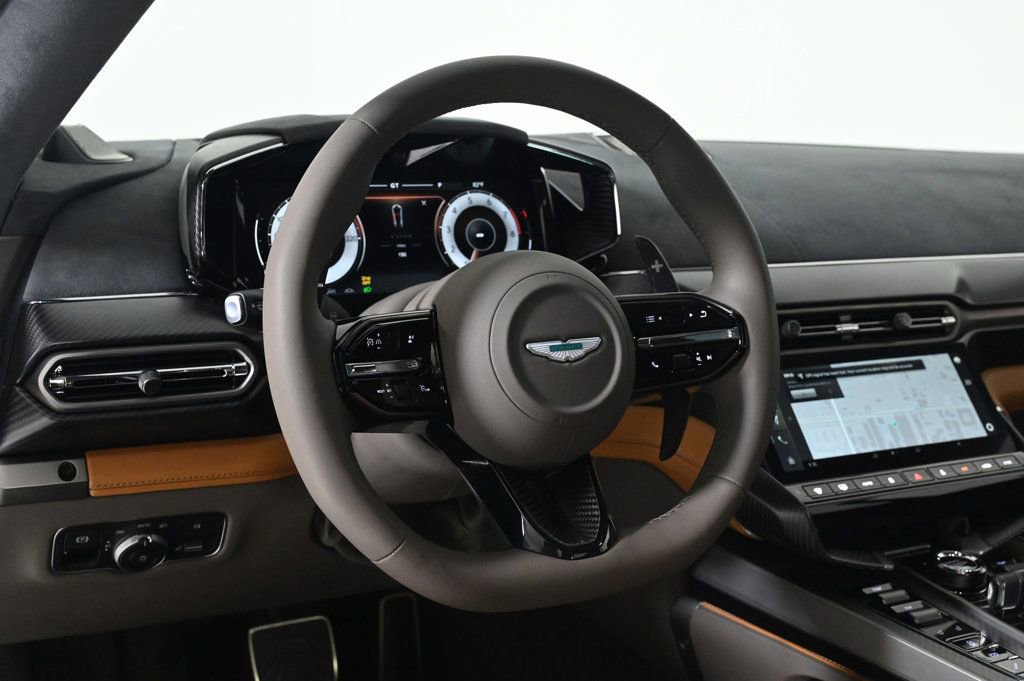 Used 2025 Aston Martin Vanquish image 12