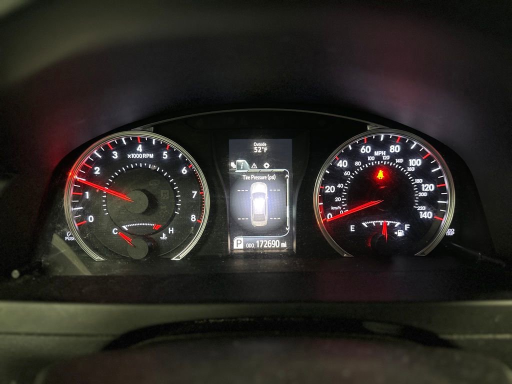 Used 2016 Toyota Camry SE image 4