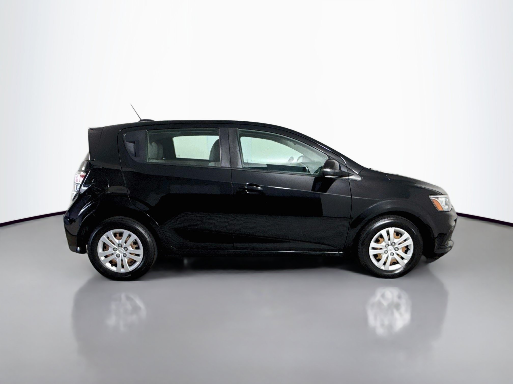 Used 2020 Chevrolet Sonic LT FWD image 11