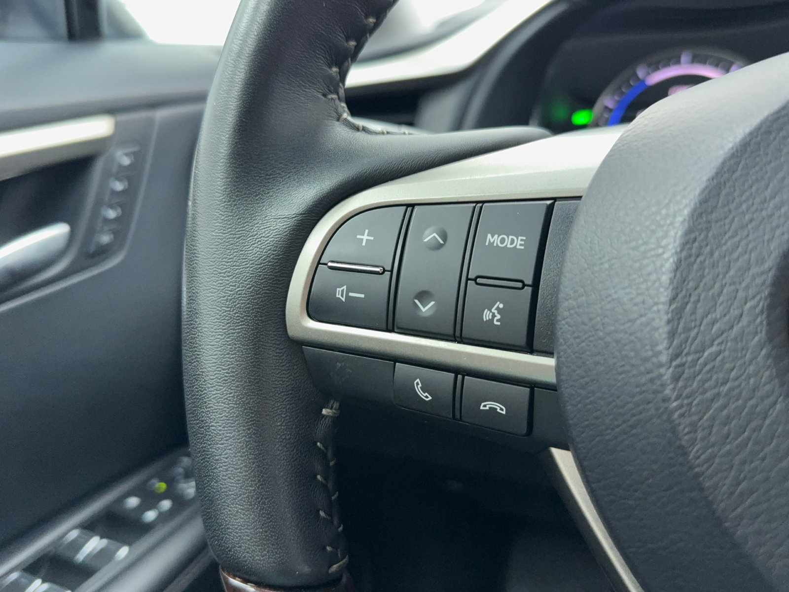 Used 2018 Lexus RX 450h AWD w/ Premium Package image 35